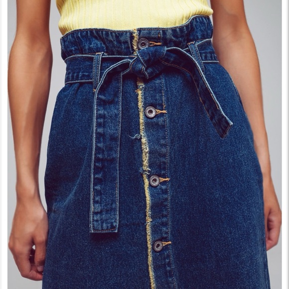 NWOT Q2 Premium Denim BELTED BUTTONED DENIM MAXI SKIRT in Small (4) - Picture 4 of 12